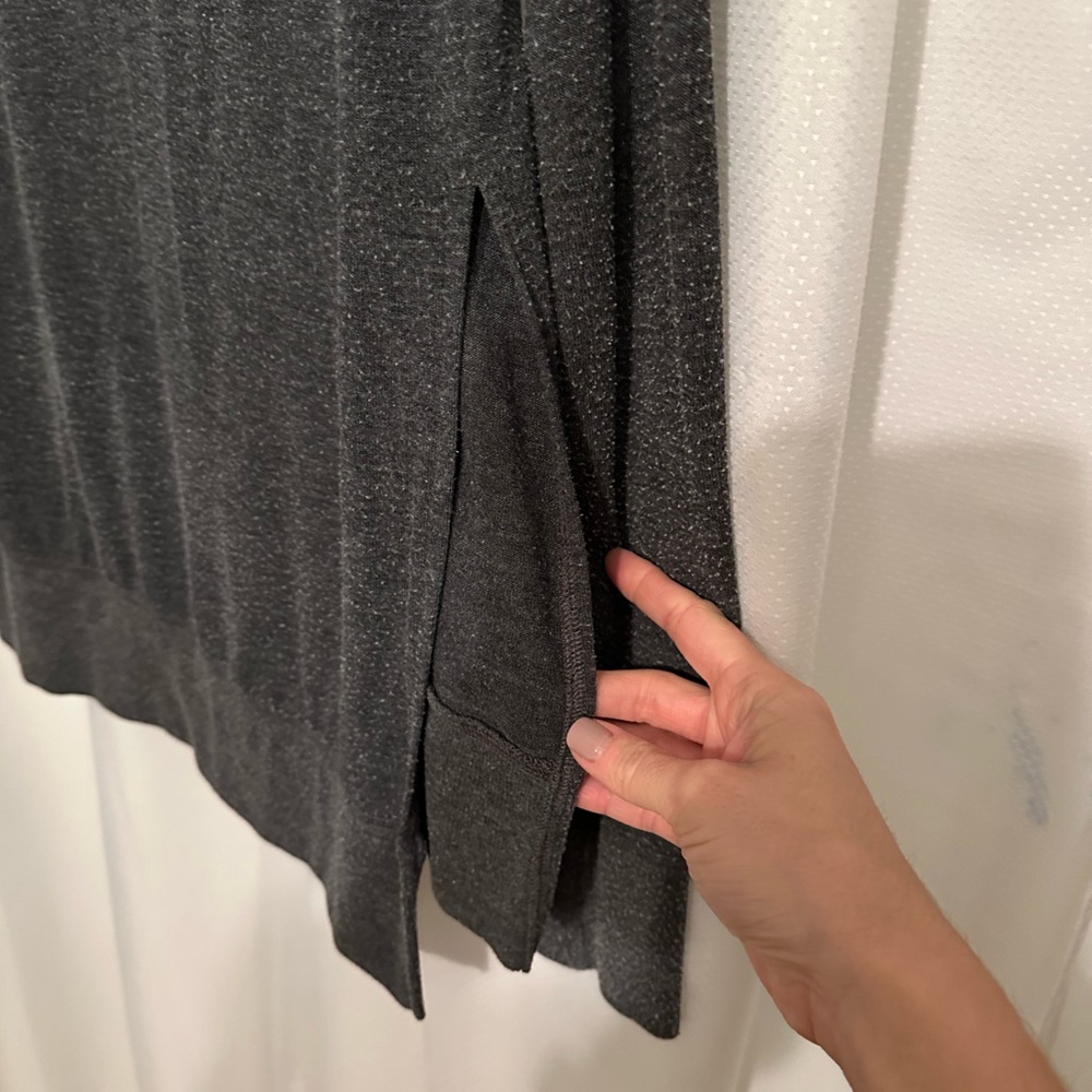 Long sleeve Alo dark grey sweater